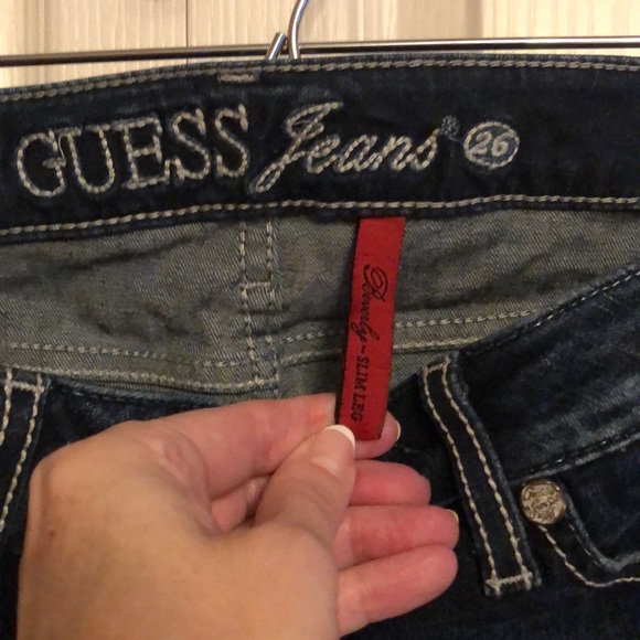 EUC Guess Jeans -Women’s Size 26 - Slim Zippered Leg - Picture 3 of 6
